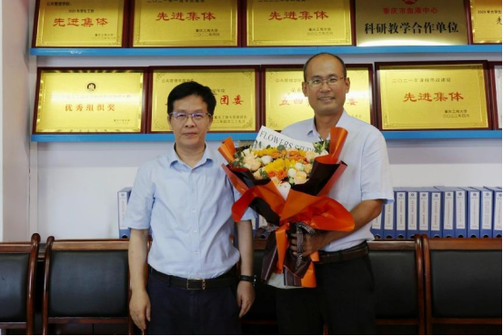 学校党委书记曾维伦教授带队慰问全国优秀教师王兆林教授